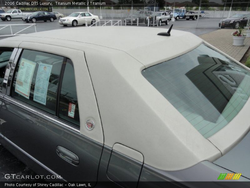Titanium Metallic / Titanium 2006 Cadillac DTS Luxury