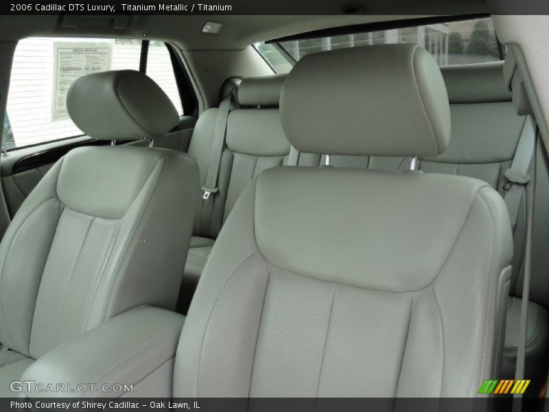 Titanium Metallic / Titanium 2006 Cadillac DTS Luxury