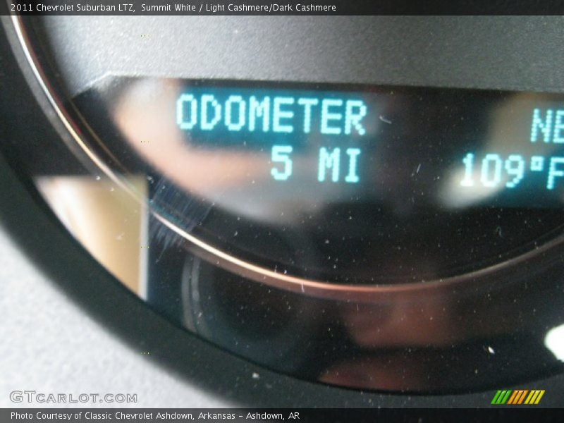 Summit White / Light Cashmere/Dark Cashmere 2011 Chevrolet Suburban LTZ