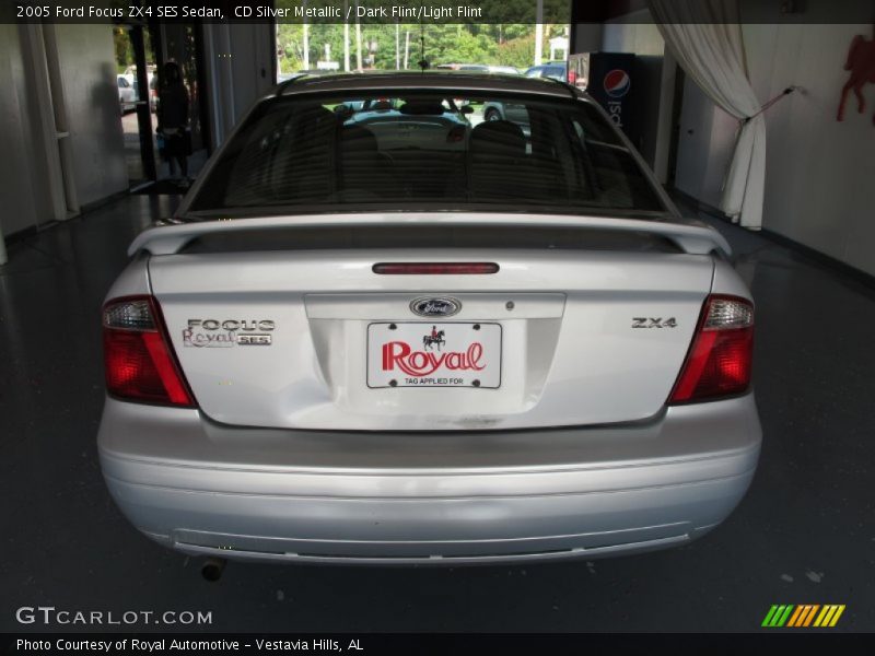CD Silver Metallic / Dark Flint/Light Flint 2005 Ford Focus ZX4 SES Sedan