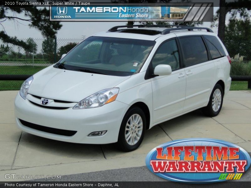Super White / Taupe 2010 Toyota Sienna XLE