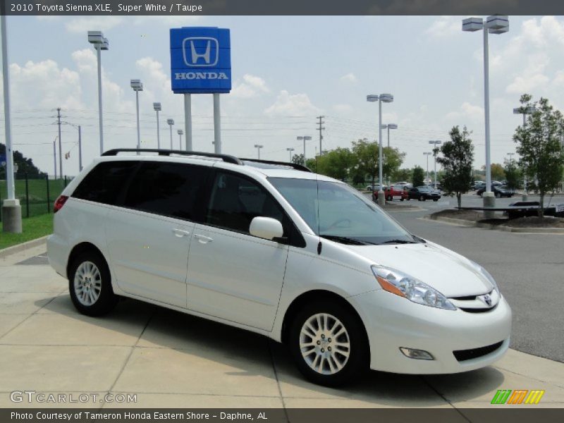 Super White / Taupe 2010 Toyota Sienna XLE