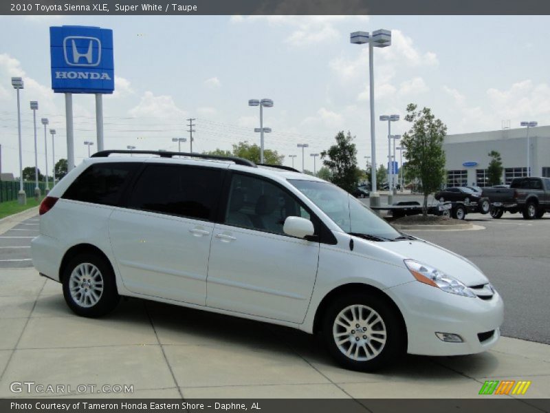 Super White / Taupe 2010 Toyota Sienna XLE