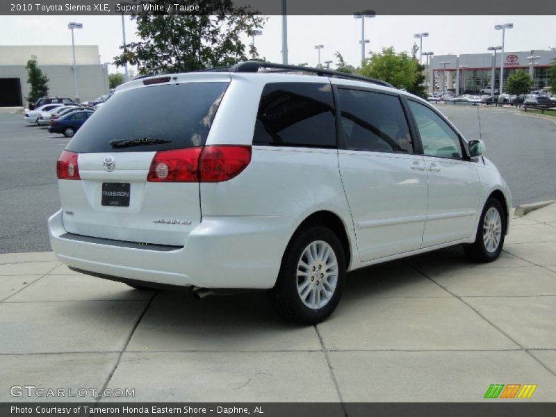 Super White / Taupe 2010 Toyota Sienna XLE