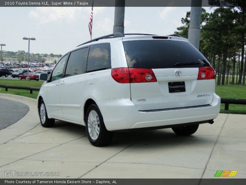 Super White / Taupe 2010 Toyota Sienna XLE