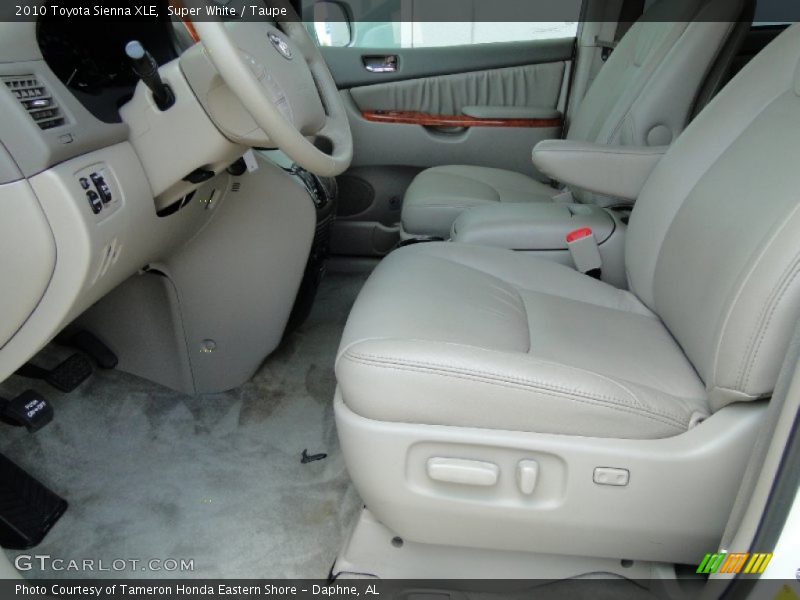 Super White / Taupe 2010 Toyota Sienna XLE