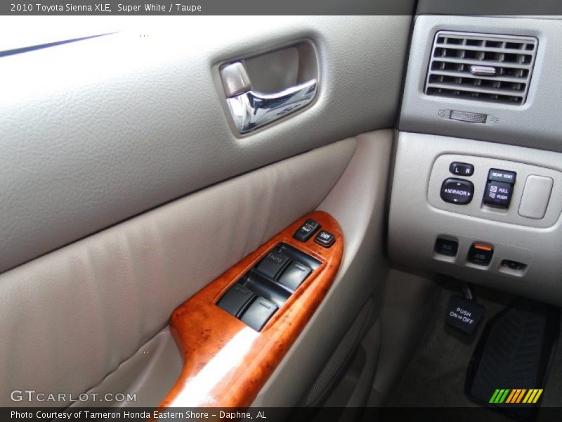 Controls of 2010 Sienna XLE