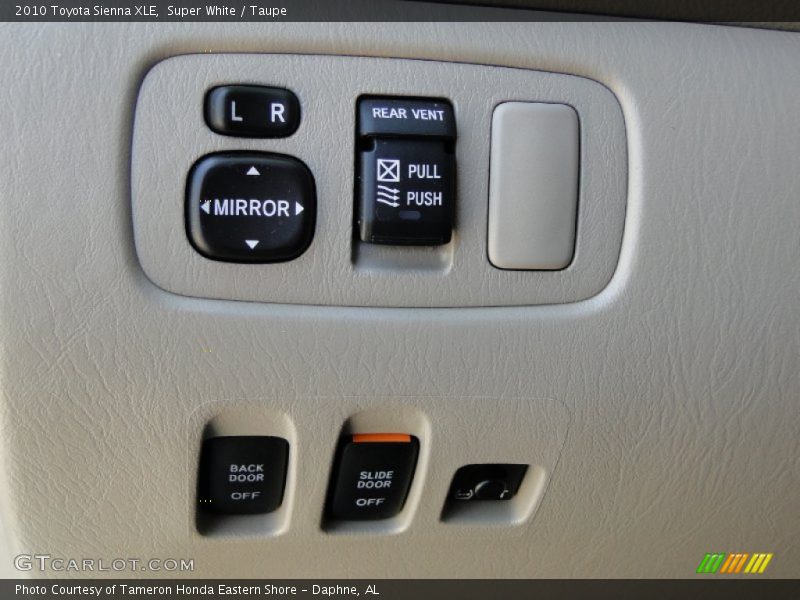 Controls of 2010 Sienna XLE