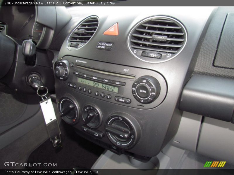 Controls of 2007 New Beetle 2.5 Convertible