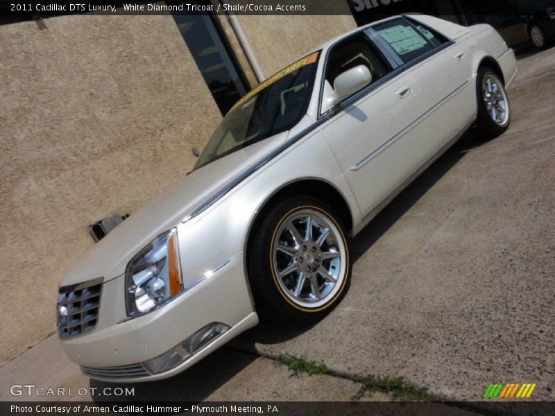 White Diamond Tricoat / Shale/Cocoa Accents 2011 Cadillac DTS Luxury
