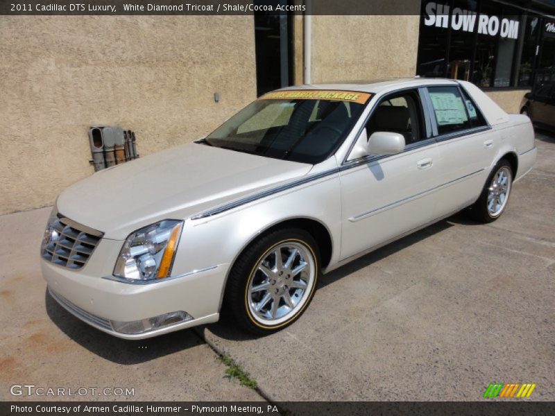 White Diamond Tricoat / Shale/Cocoa Accents 2011 Cadillac DTS Luxury