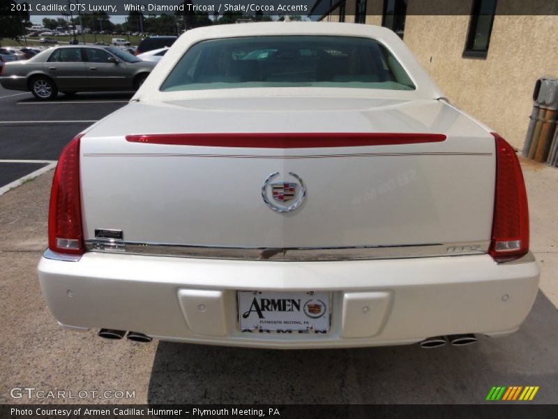 White Diamond Tricoat / Shale/Cocoa Accents 2011 Cadillac DTS Luxury