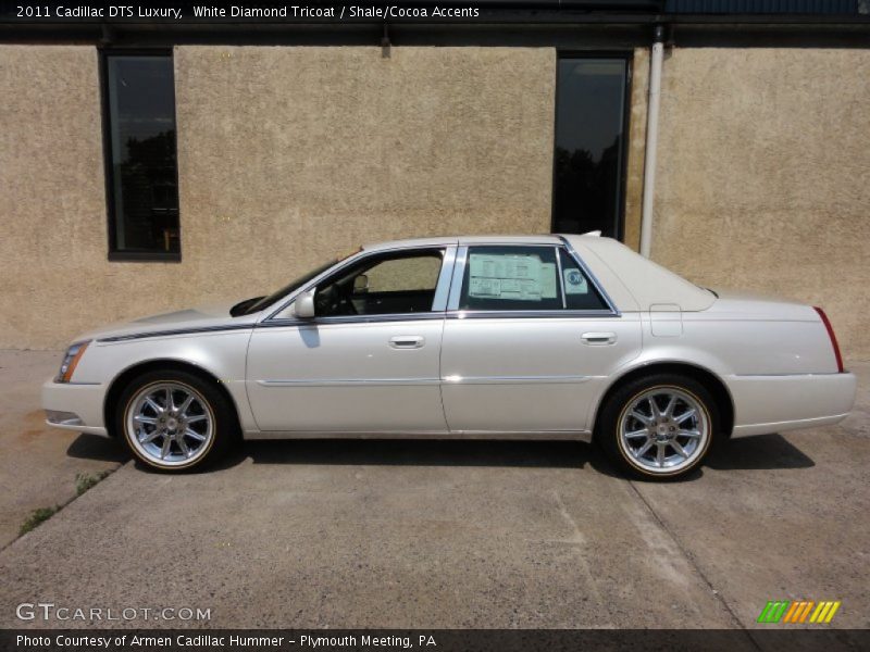 White Diamond Tricoat / Shale/Cocoa Accents 2011 Cadillac DTS Luxury