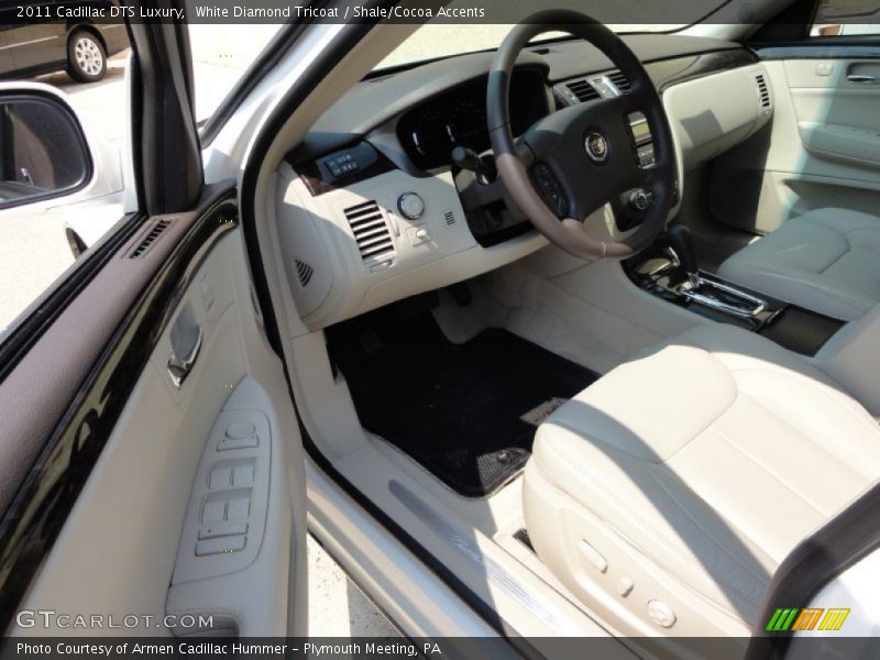 White Diamond Tricoat / Shale/Cocoa Accents 2011 Cadillac DTS Luxury