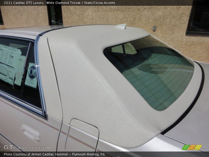 White Diamond Tricoat / Shale/Cocoa Accents 2011 Cadillac DTS Luxury