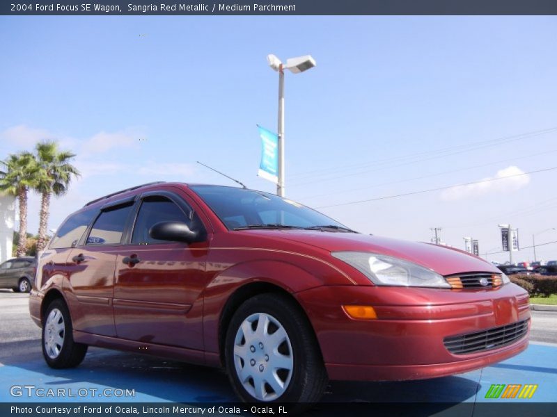 Front 3/4 View of 2004 Focus SE Wagon
