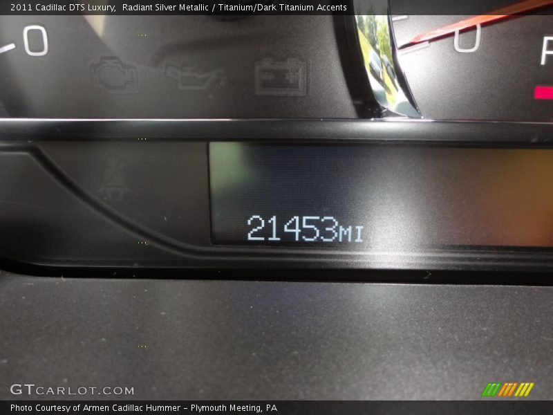 Radiant Silver Metallic / Titanium/Dark Titanium Accents 2011 Cadillac DTS Luxury