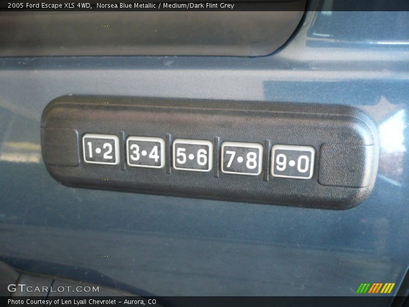 Norsea Blue Metallic / Medium/Dark Flint Grey 2005 Ford Escape XLS 4WD