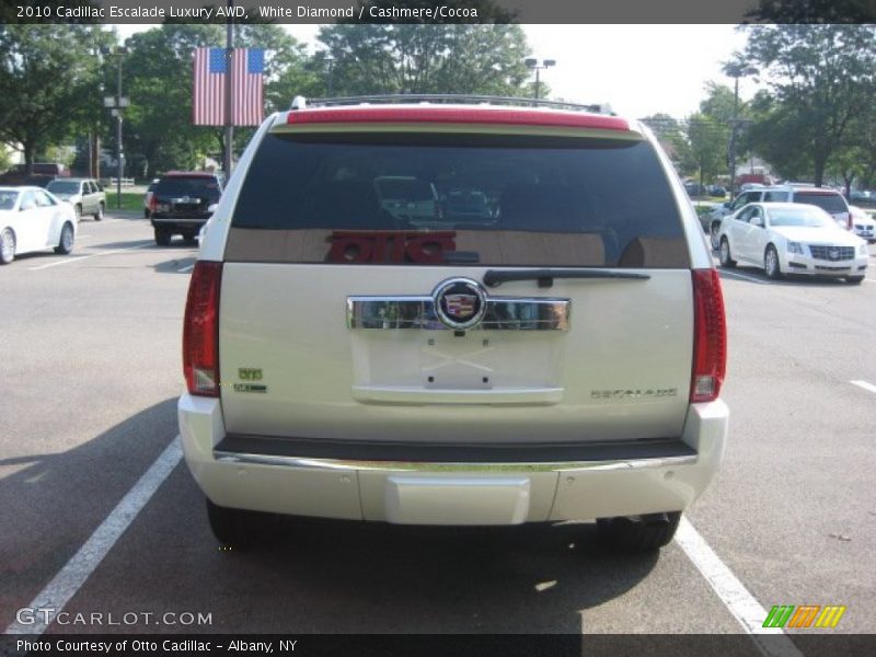 White Diamond / Cashmere/Cocoa 2010 Cadillac Escalade Luxury AWD
