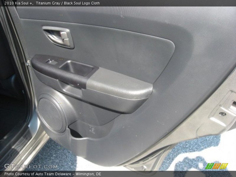 Titanium Gray / Black Soul Logo Cloth 2010 Kia Soul +