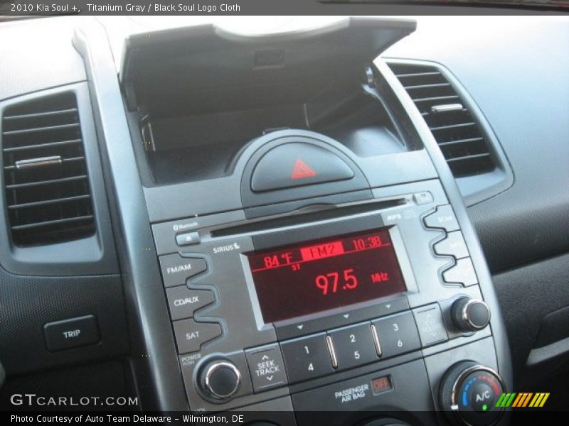 Titanium Gray / Black Soul Logo Cloth 2010 Kia Soul +