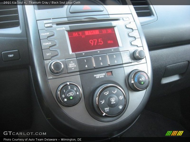 Titanium Gray / Black Soul Logo Cloth 2010 Kia Soul +