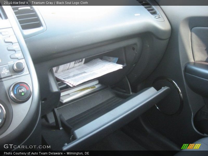 Titanium Gray / Black Soul Logo Cloth 2010 Kia Soul +
