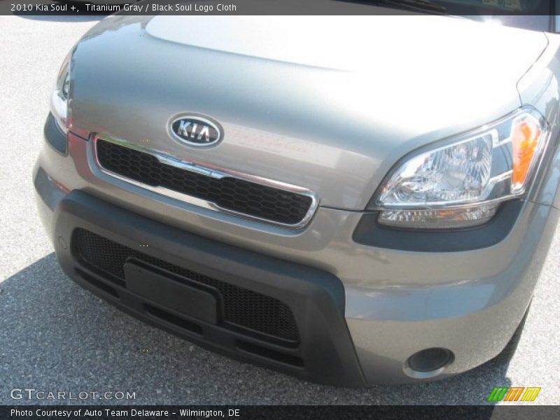 Titanium Gray / Black Soul Logo Cloth 2010 Kia Soul +
