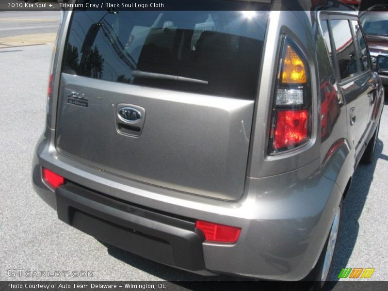 Titanium Gray / Black Soul Logo Cloth 2010 Kia Soul +