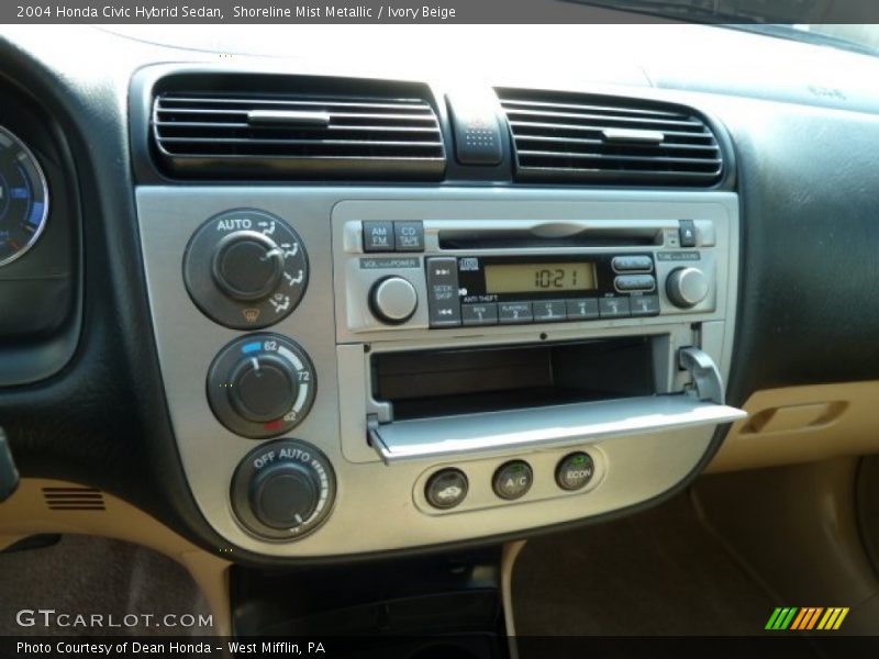 Controls of 2004 Civic Hybrid Sedan