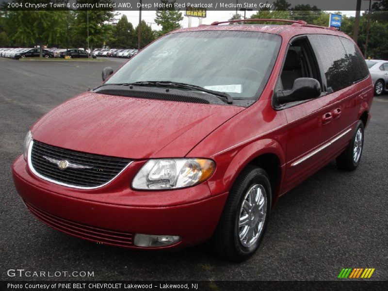 Front 3/4 View of 2004 Town & Country Limited AWD