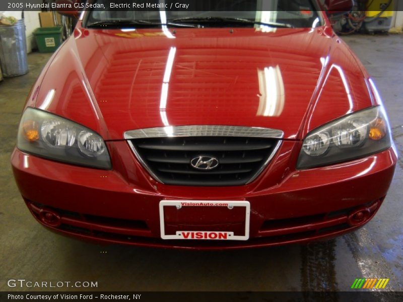 Electric Red Metallic / Gray 2005 Hyundai Elantra GLS Sedan