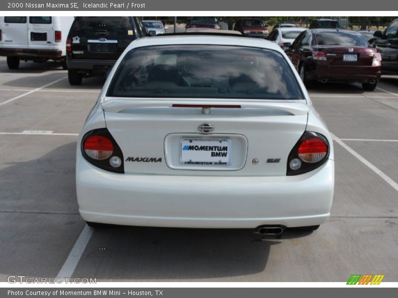 Icelandic Pearl / Frost 2000 Nissan Maxima SE