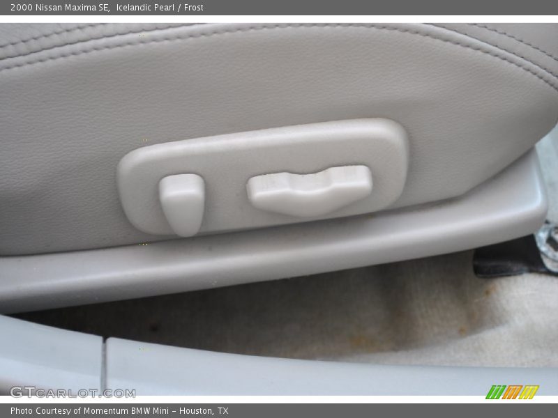Icelandic Pearl / Frost 2000 Nissan Maxima SE