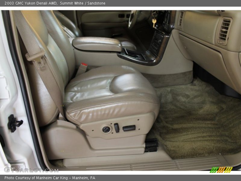Summit White / Sandstone 2003 GMC Yukon Denali AWD