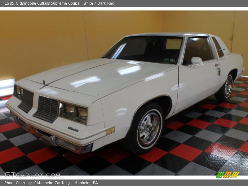 White / Dark Red 1985 Oldsmobile Cutlass Supreme Coupe