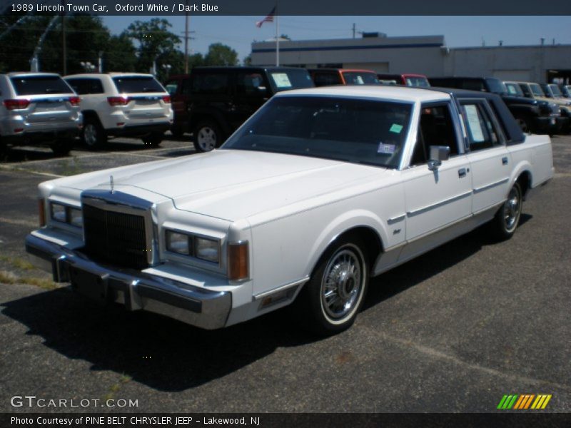 Front 3/4 View of 1989 Town Car 