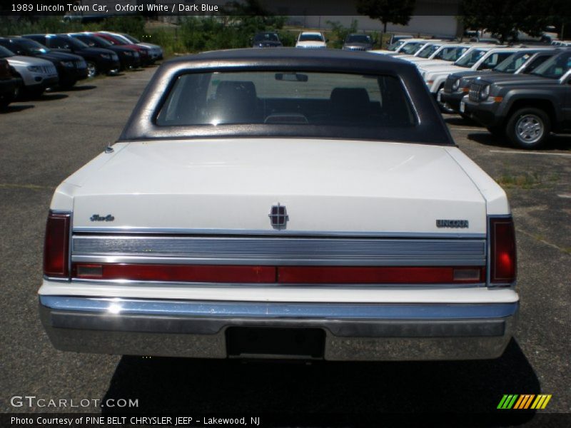 Oxford White / Dark Blue 1989 Lincoln Town Car