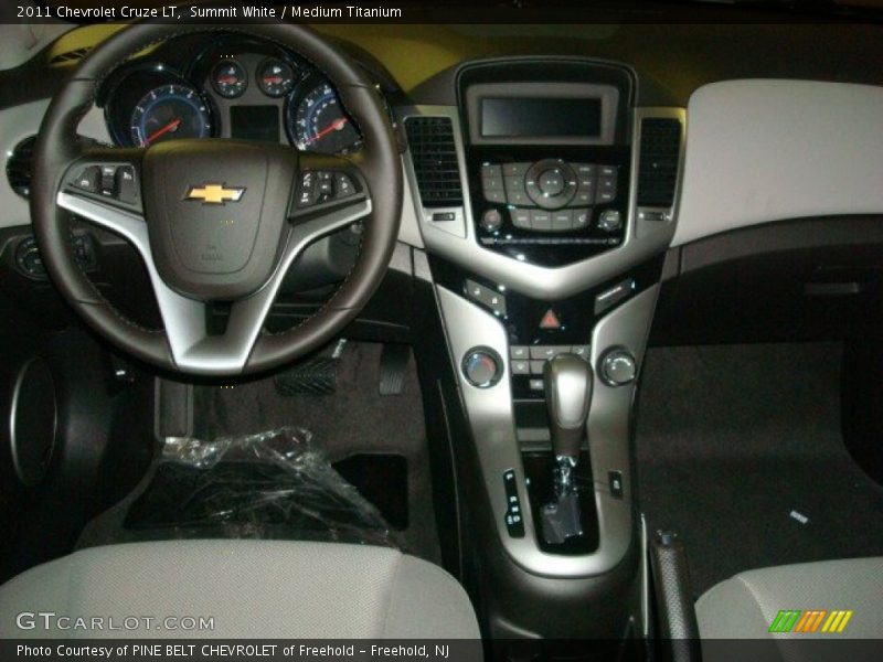 Summit White / Medium Titanium 2011 Chevrolet Cruze LT