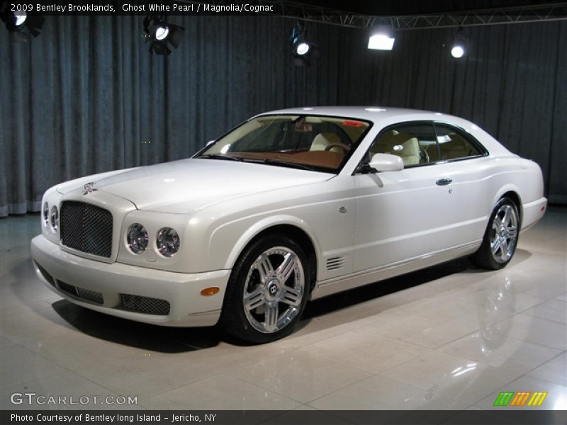 Ghost White Pearl / Magnolia/Cognac 2009 Bentley Brooklands