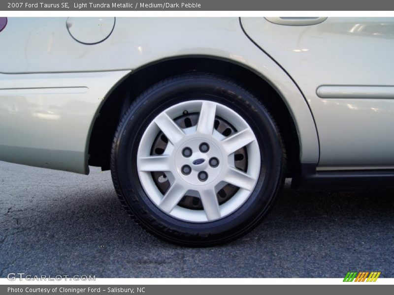 Light Tundra Metallic / Medium/Dark Pebble 2007 Ford Taurus SE