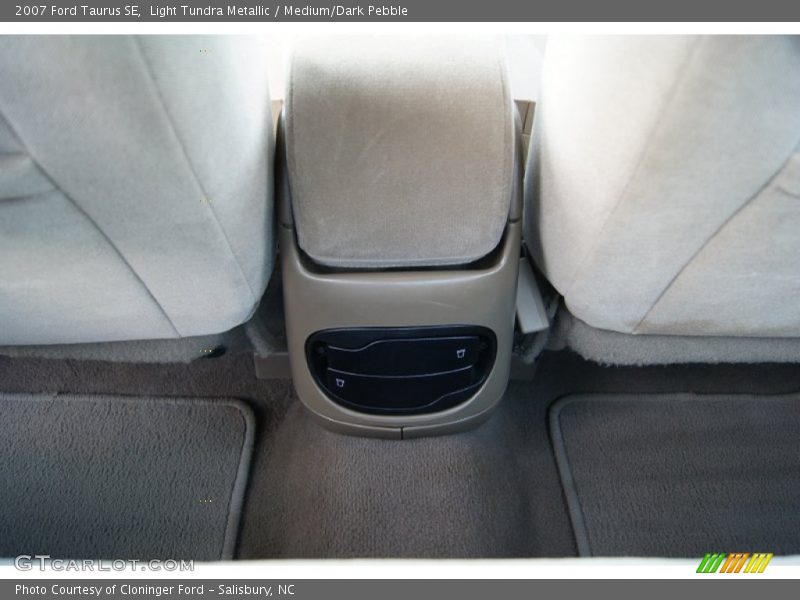 Light Tundra Metallic / Medium/Dark Pebble 2007 Ford Taurus SE