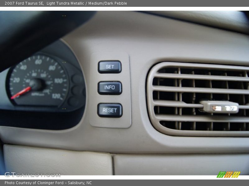Light Tundra Metallic / Medium/Dark Pebble 2007 Ford Taurus SE