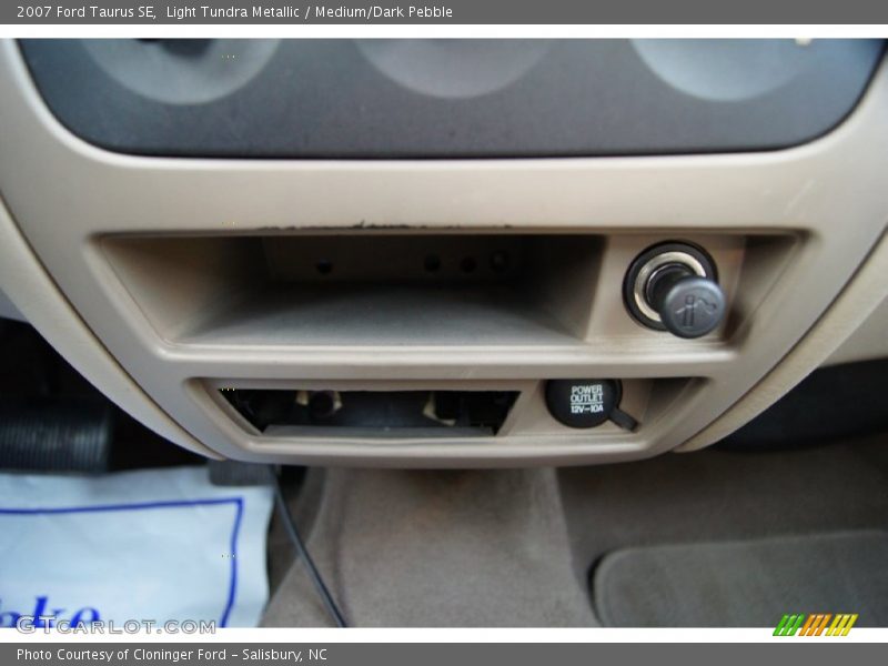 Light Tundra Metallic / Medium/Dark Pebble 2007 Ford Taurus SE