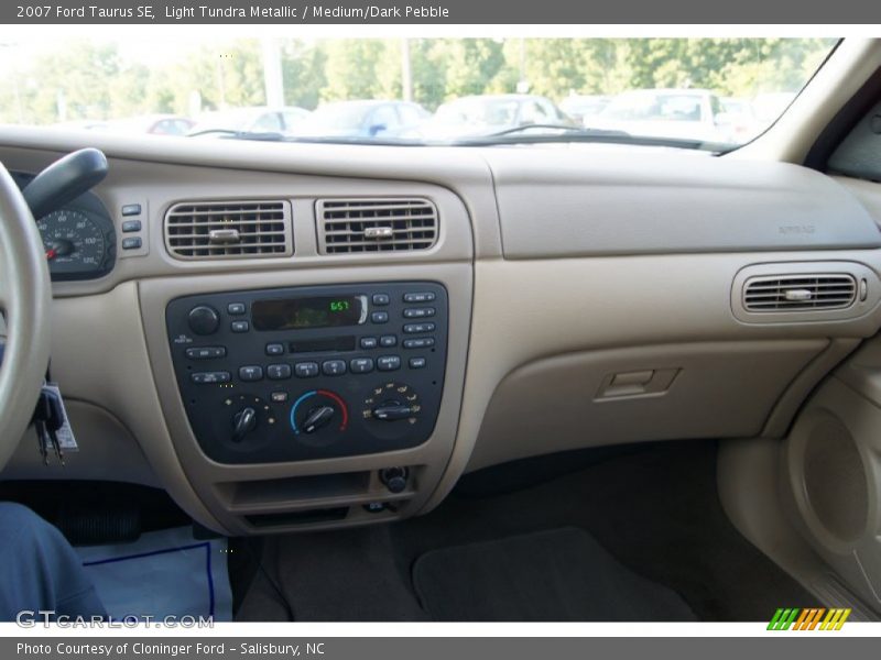 Light Tundra Metallic / Medium/Dark Pebble 2007 Ford Taurus SE