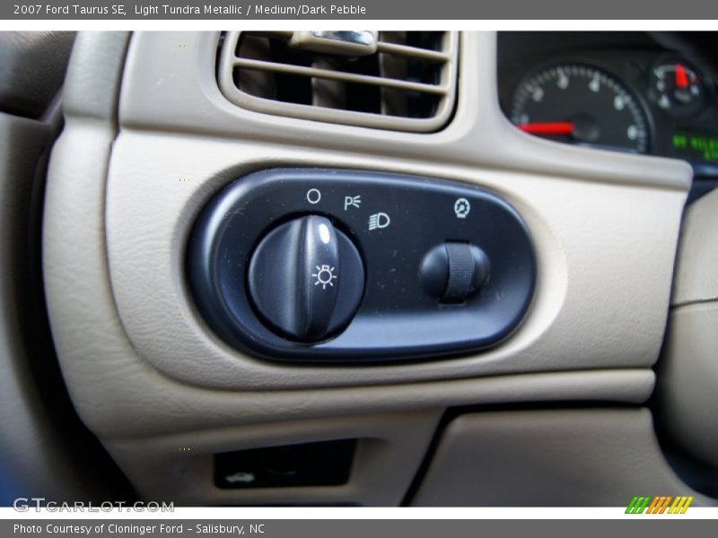 Light Tundra Metallic / Medium/Dark Pebble 2007 Ford Taurus SE