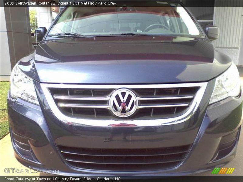 Atlantis Blue Metallic / Aero Grey 2009 Volkswagen Routan SE