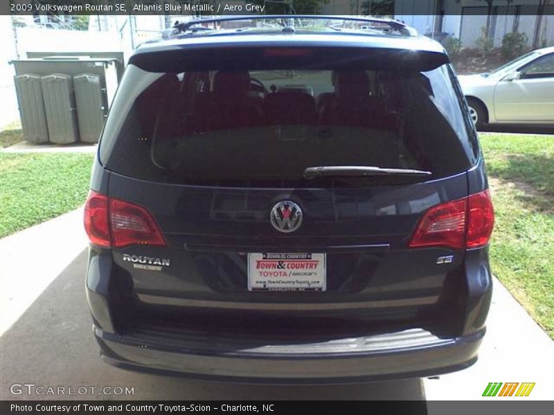 Atlantis Blue Metallic / Aero Grey 2009 Volkswagen Routan SE