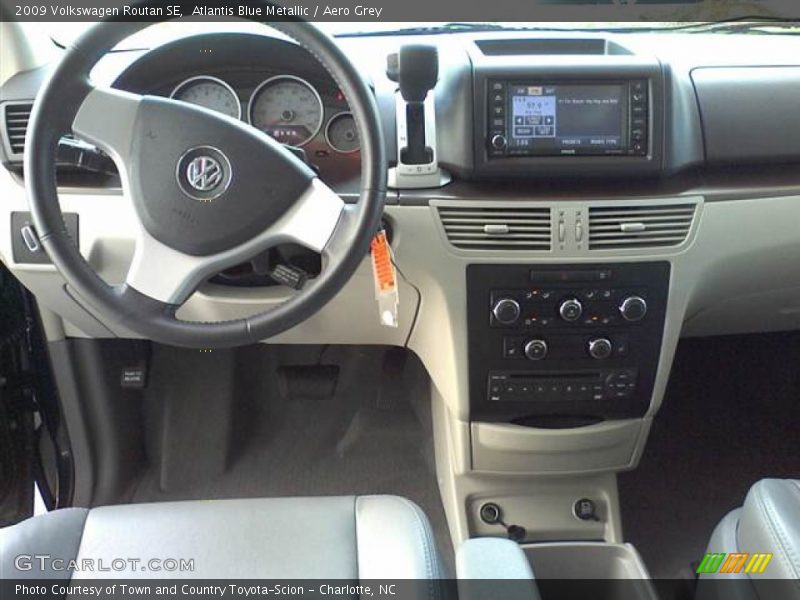 Atlantis Blue Metallic / Aero Grey 2009 Volkswagen Routan SE