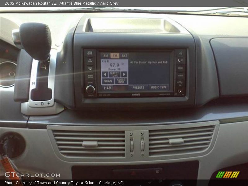 Atlantis Blue Metallic / Aero Grey 2009 Volkswagen Routan SE